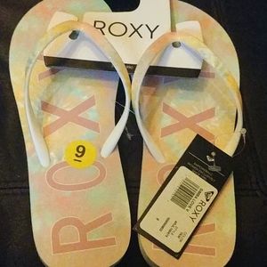Roxy Flip flops NWT SZ 9